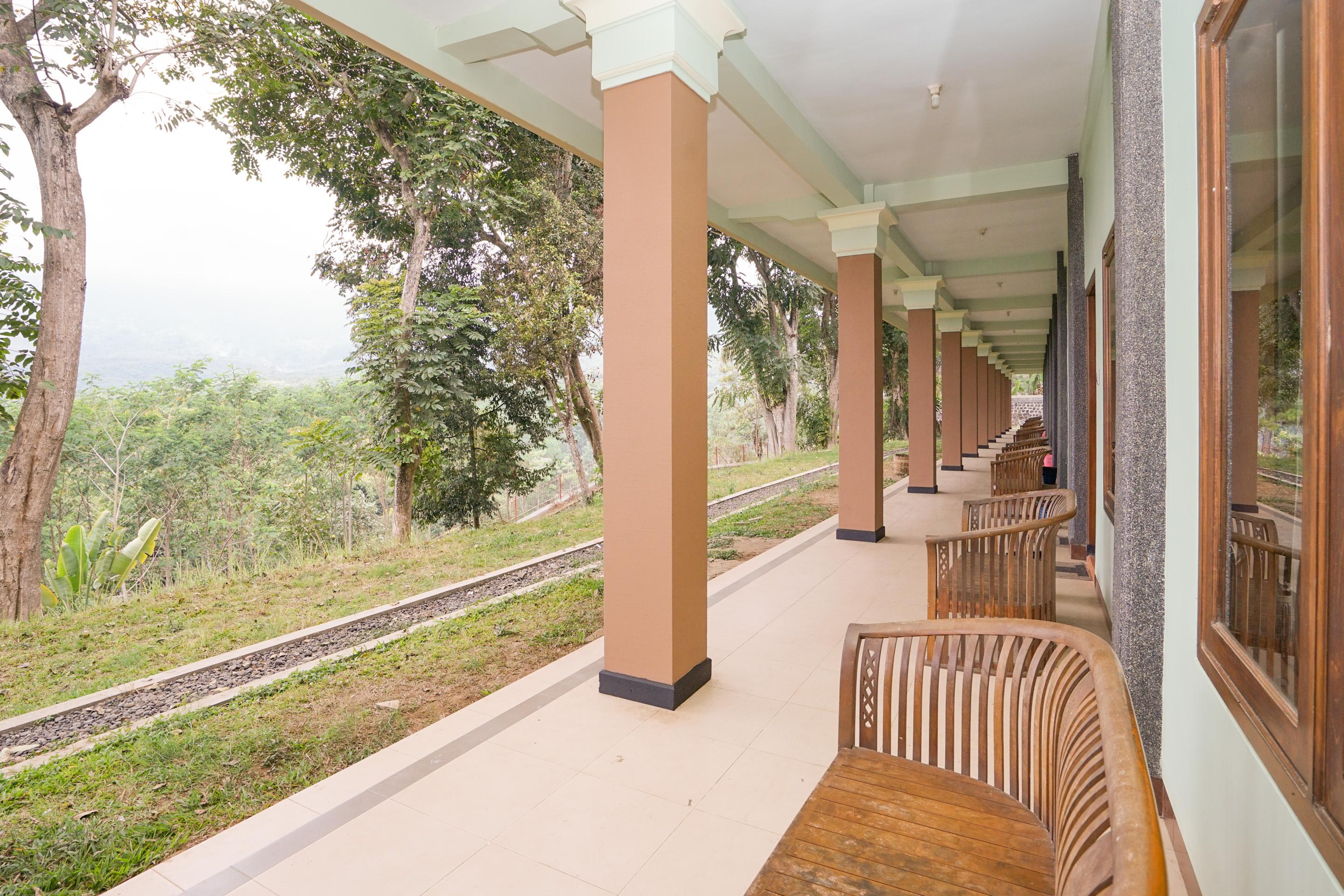 Hotel Bumi Bermi Permai Near Bermi Eco Park Mitra Reddoorz Probolinggo Buitenkant foto
